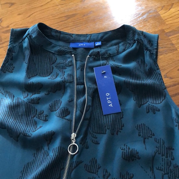 Apt 9. Zipper front Top - Picture 5 of 5